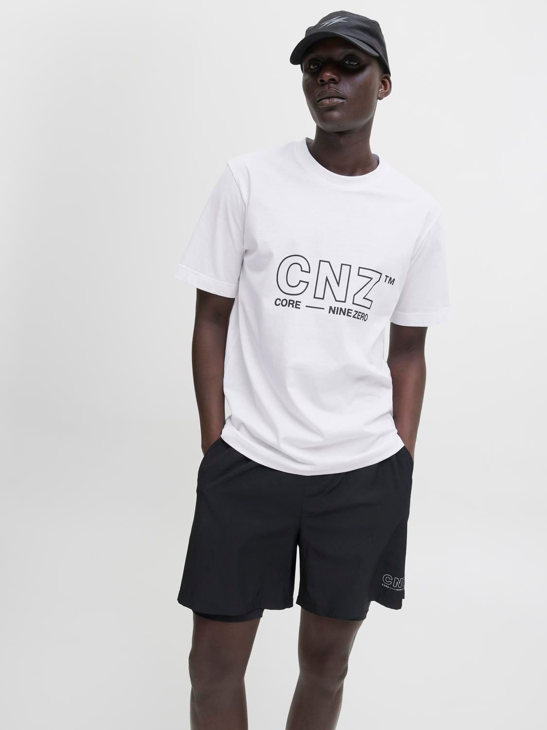 model_shot-creative
